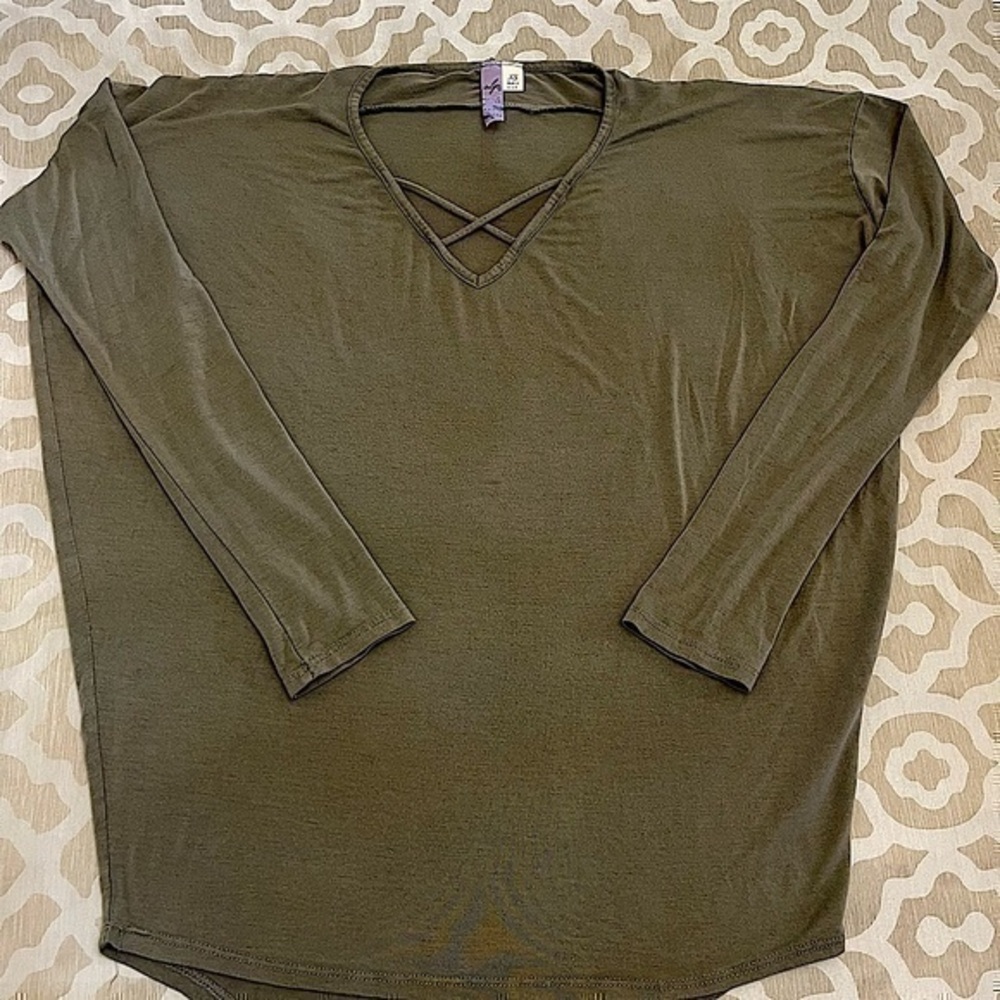 ALYA LONG SLEEVE HI LOW TEE SZ XS